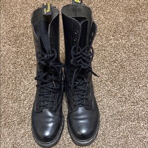 DR MARTENS Men’s 6 Black Lace-Up Boots